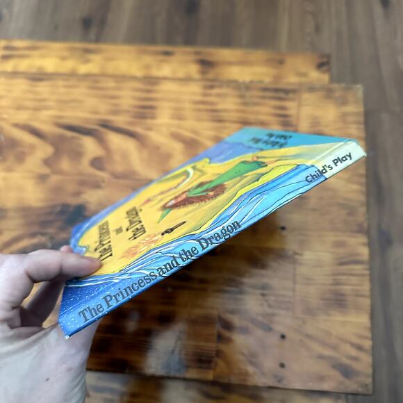 Vintage 1981 The Princess And The Dragon Hardcover Book - Picture 9 of 9